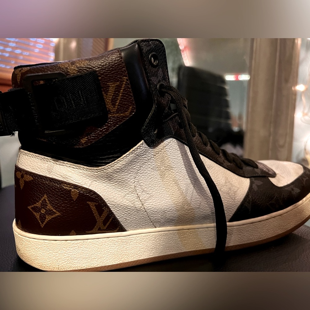Louis Vuitton Sneakers (real)